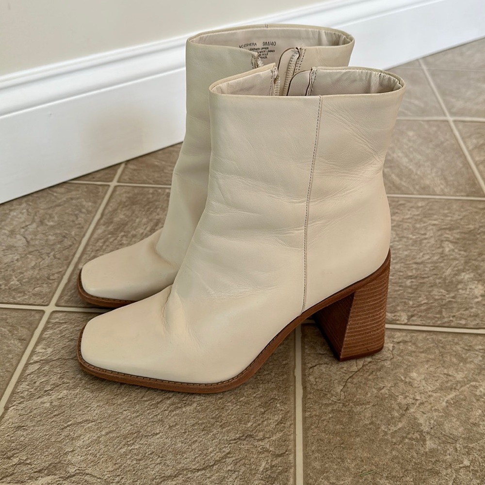 Vince Camuto sz 9 leather off white ankle booties